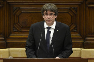 Governo da Catalunha declara e suspende independência
