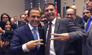 Que lunático, diz Bolsonaro sobre Doria ao falar de obrigatoriedade da vacina