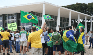 Lava Jato: manifestantes fazem ato em Brasília contra decisão do STF