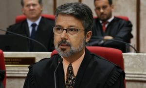 Futuro presidente do tribunal que julgará Lula se reúne com Bolsonaro