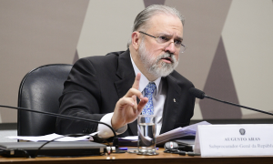 Aras defende “verdade real” sobre atentado a faca contra Bolsonaro
