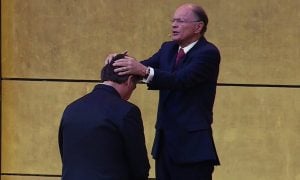 Às vésperas da eleição, Bolsonaro encontra Edir Macedo em inauguração de templo da Universal
