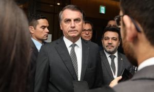 Bolsonaro diz que vai isentar chineses de visto para entrar no Brasil
