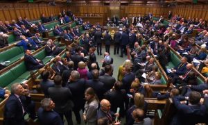 Deputados britânicos aprovam eleições legislativas em dezembro
