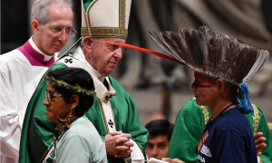 Bispos se preparam para votar sobre a ordenação de homens casados na Amazônia