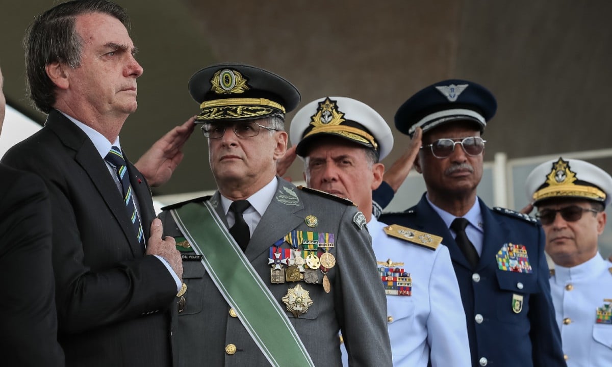 Militares e política no Brasil - Expressão Popular