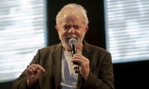 “Vitória de Bolsonaro foi roubada pelo uso de fake news”, diz Lula 