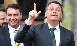 Bolsonaro anuncia que revogará medida que exclui profissões do MEI
