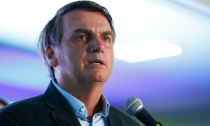 Bolsonaro desiste de oferecer subsídios em conta de luz para igrejas