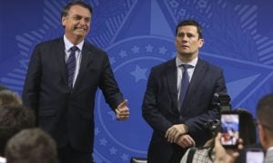 Bolsonaro não acata pedido de Moro e exonera diretor-geral da PF
