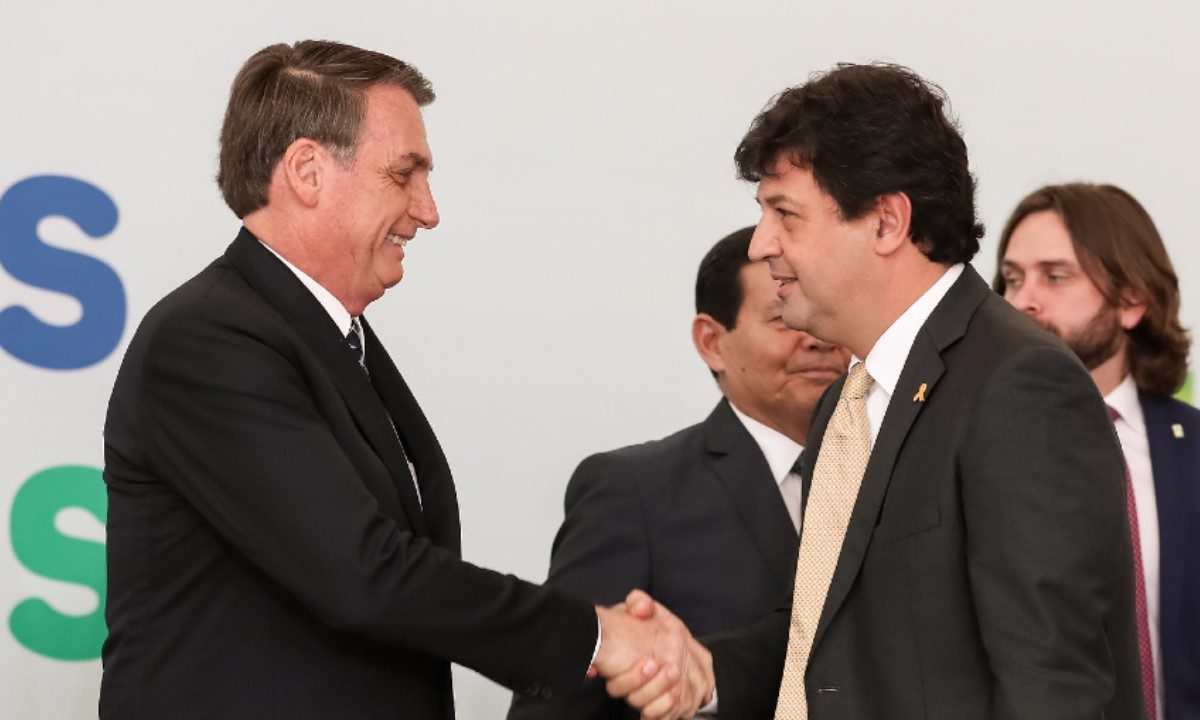 Em meio à crise do coronavírus, Bolsonaro cobra tom mais político ...