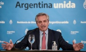 “Esse vírus não distingue entre governantes e governados”, diz presidente argentino a Bolsonaro