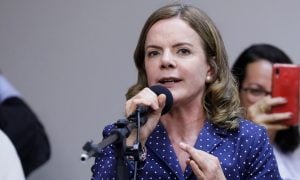 Gleisi atribui assassinato em Mato Grosso a ‘comando de Bolsonaro para extirpar Lula’