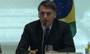 Bolsonaro pediu portaria de armamento para população ir contra quarentena