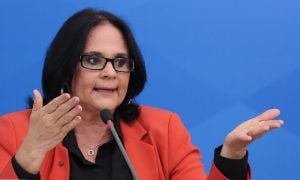 Deputada pede investigação sobre presentes recebidos por Damares no governo Bolsonaro