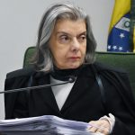Cármen Lúcia exige que cidade em Goiás explique lei que proíbe trans de usarem banheiros