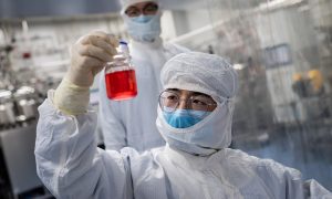 China já vacinou milhares com fórmulas experimentais, diz jornal