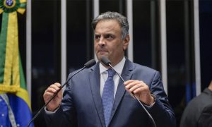 PSDB-SP rebate Aécio e defende candidatura própria à Presidência