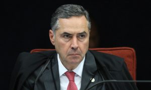 Barroso manda à PF documentos e provas da CPI da Covid contra Bolsonaro e aliados