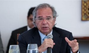 Guedes admite que crise institucional, provocada por Bolsonaro, pode 'desacelerar crescimento'
