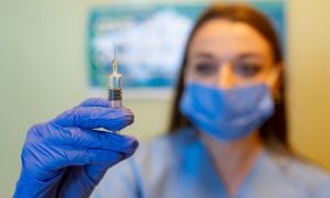 Coronavac é a vacina 'mais segura do mundo', diz Dimas Covas