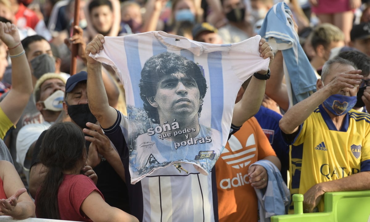 Maradona passa mal após classificação da Argentina na Copa do
