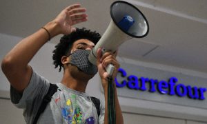 Carrefour passa a exigir câmeras corporais de seguranças terceirizados para ‘prevenção de casos de racismo’