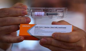 Anvisa decide nesta sexta se libera mais 4,8 milhões de doses da Coronavac
