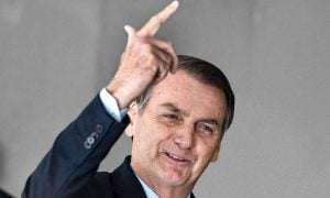 Bolsonaro edita decretos para ampliar acesso a armas e munições