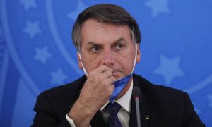 Após ‘gripezinha’, Bolsonaro se solidariza com mortos por Covid-19