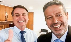 Lira evita comentário sobre operação da PF contra Bolsonaro e Valdemar, mas sai em defesa do PL