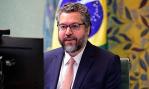 Ernesto Araújo diz que é ‘fundamental’ o povo brasileiro ver Bolsonaro como um ‘mito’