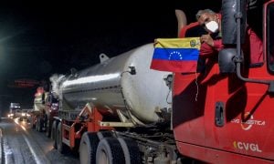 Caminhões com oxigênio venezuelano chegam a Manaus