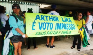 ‘Arthur Lira é voto impresso’: bolsonaristas fazem ato de apoio no Congresso