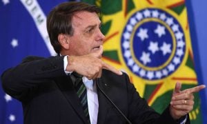 Governo Bolsonaro diz que não é responsável por atraso em vacinas