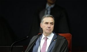 Deputados querem o impeachment de Barroso por críticas ao bolsonarismo em congresso da UNE
