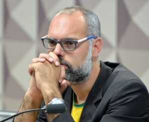 Allan dos Santos telefonou e divulgou número de Moraes em live, aponta relatório