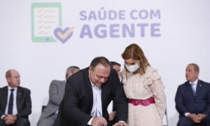 Secretária do Ministério da Saúde admite que difundiu cloroquina em Manaus