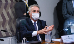 Bolsonaro se encontrava todos os dias com 'gabinete paralelo', diz Renan Calheiros