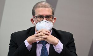 Cientista que criticou governo na CPI é vetado em cerimônia do Ministério da Saúde
