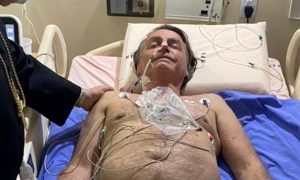Foto de Bolsonaro no hospital é apelação contra queda nas pesquisas, diz cientista política