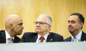 STF opta por deixar Bolsonaro 'falando sozinho' após ameaça de impeachment de ministros