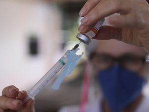 Israel inicia testes com 4ª dose da vacina contra a Covid-19