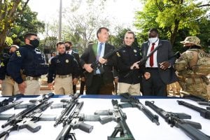 Chacina em Sinop: Mais de 56 mil armas foram registradas por CACs em MT e  MS no governo de Jair Bolsonaro, Mato Grosso