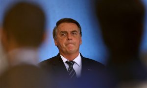 ONG denuncia Bolsonaro a tribunal internacional por 'crimes contra a humanidade'