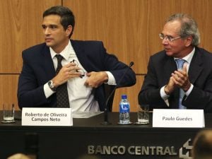 Paulo Guedes e Campos Neto terão que explicar offshores em comissão do Senado