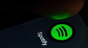 Spotify anuncia medidas para combater desinformação sobre a covid após polêmica