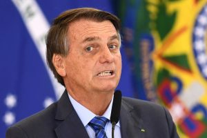 Bolsonaro sanciona projeto de lei que prevê ICMS único sobre combustíveis
