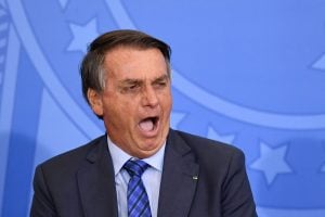 Bolsonaro trabalha 20% a menos do que um estagiário, revela estudo