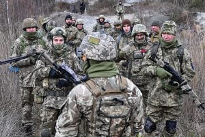 Combates em Kiev entre russos e ucranianos, que recebem promessas de armas do Ocidente